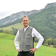 Die Mitarbeiter der Tourist Information Bad Hindelang helfen Euch gerne weiter. Ob individuelle Urlaubstipps, passende Unterkunft oder Interessantes rund ums Allgäu - hier werdet Ihr perfekt beraten.