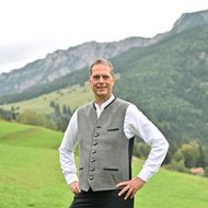Die Mitarbeiter der Tourist Information Bad Hindelang helfen Euch gerne weiter. Ob individuelle Urlaubstipps, passende Unterkunft oder Interessantes rund ums Allgäu - hier werdet Ihr perfekt beraten.