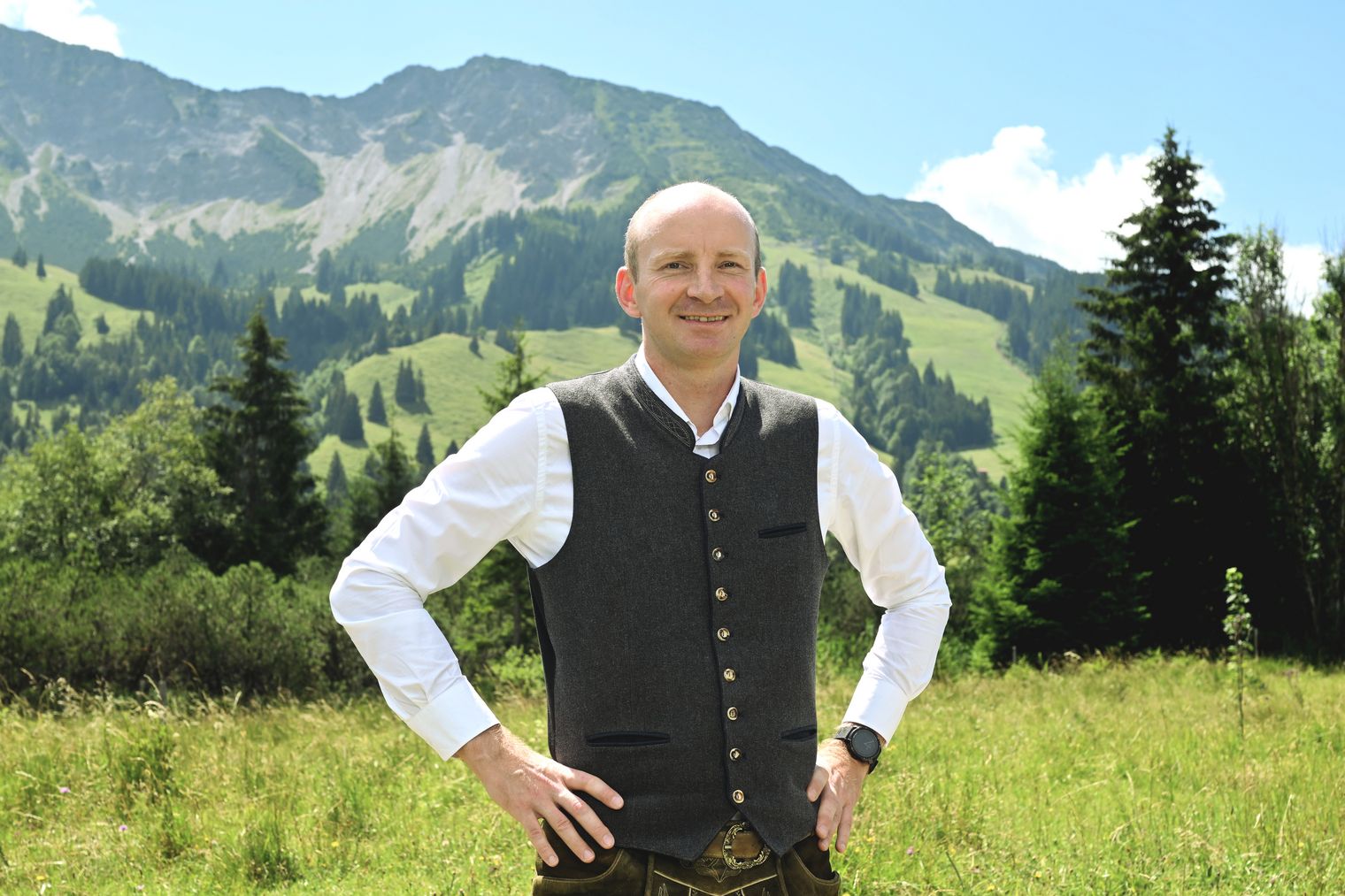 Die Mitarbeiter der Tourist Information Bad Hindelang helfen Euch gerne weiter. Ob individuelle Urlaubstipps, passende Unterkunft oder Interessantes rund ums Allgäu - hier werdet Ihr perfekt beraten.