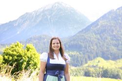 Die Mitarbeiter der Tourist Information Bad Hindelang helfen Euch gerne weiter. Ob individuelle Urlaubstipps, passende Unterkunft oder Interessantes rund ums Allgäu - hier werdet Ihr perfekt beraten.