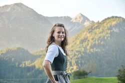 Die Mitarbeiter der Tourist Information Bad Hindelang helfen Euch gerne weiter. Ob individuelle Urlaubstipps, passende Unterkunft oder Interessantes rund ums Allgäu - hier werdet Ihr perfekt beraten.