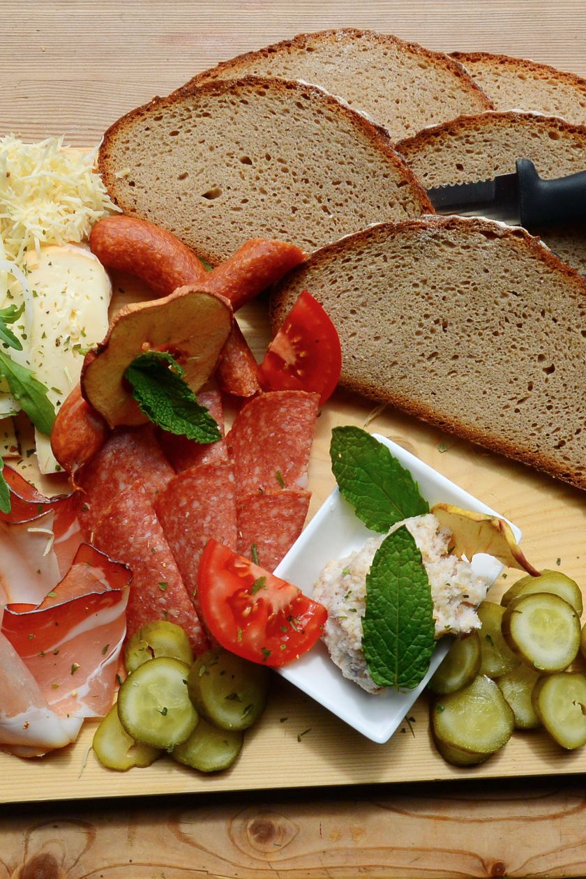 Brotzeit auf der Zipfelsalpe